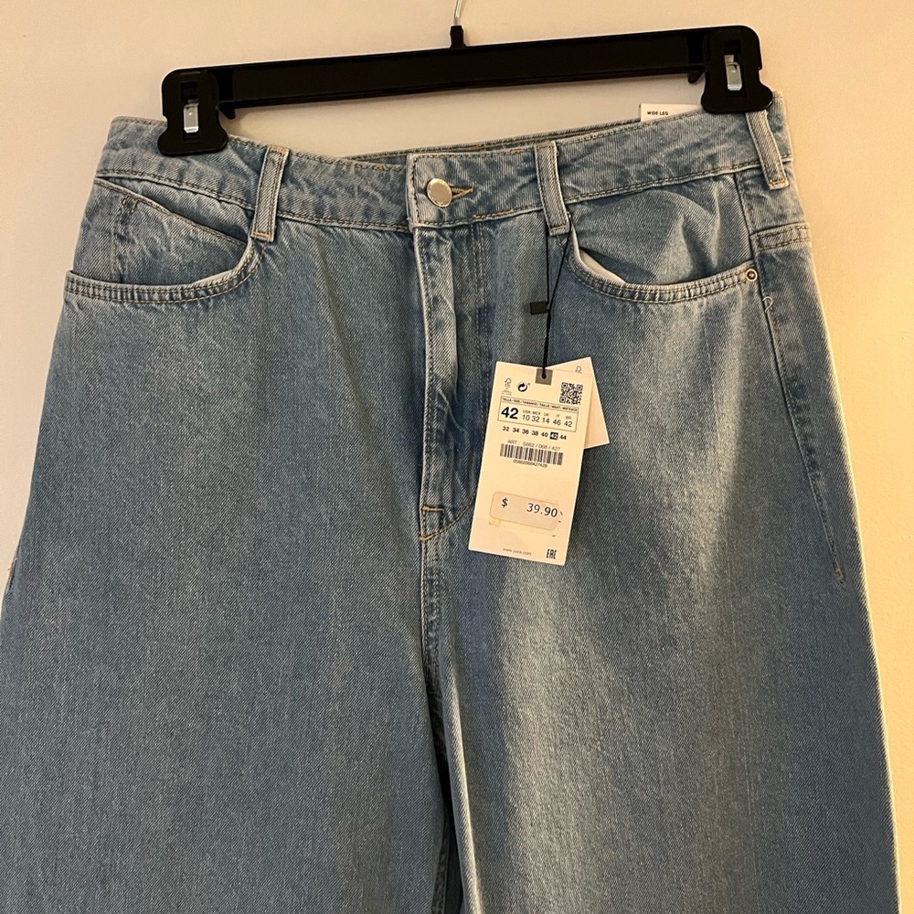 ZARA JEANS 
HIGH RISE
SEAMLESS WIDE LEG
LONG LENGTH
RIGID
SIZE 10